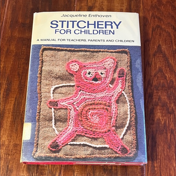 American Girl Locker Looks & Study Nooks and Stitchery for Children Books - Picture 2 of 5